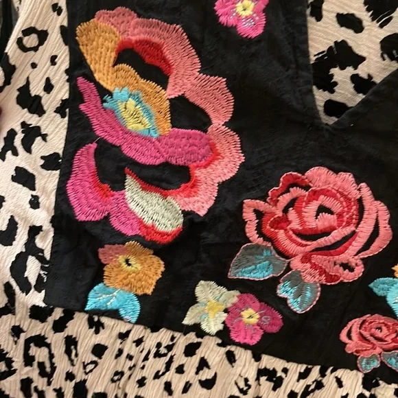 Savanna Jane Leopard embroidered Top Sz M - Picture 6 of 7